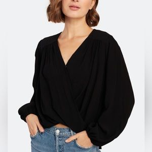 NWT 𝐅𝐑𝐄𝐄 𝐏𝐄𝐎𝐏𝐋𝐄 ✌️ Black Top XS fits like S